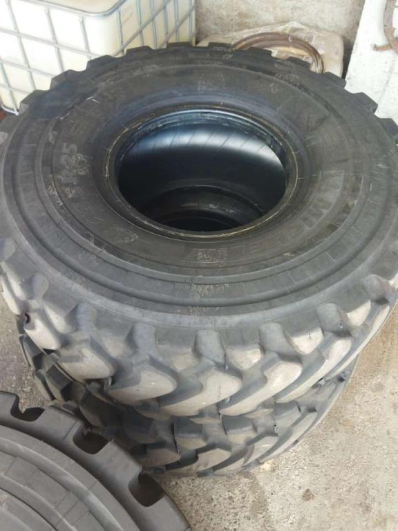 Tire for Michelin 23.5 R 25 Photo 4