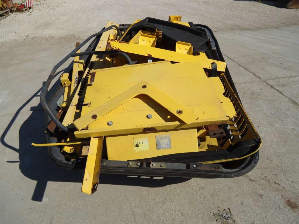 Hood and body panel for New Holland 385B Photo 3