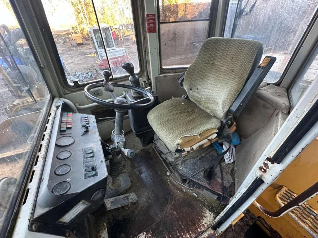 Liebherr L541 Included spare wheels Photo 24