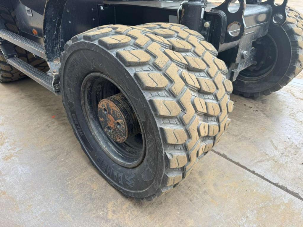Caterpillar M320F Photo 13