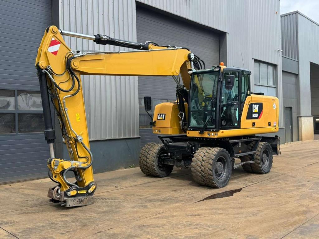 Caterpillar M320F Photo 2