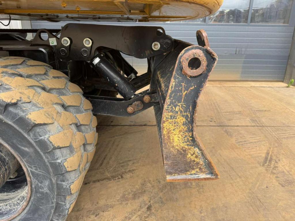 Caterpillar M320F Photo 9