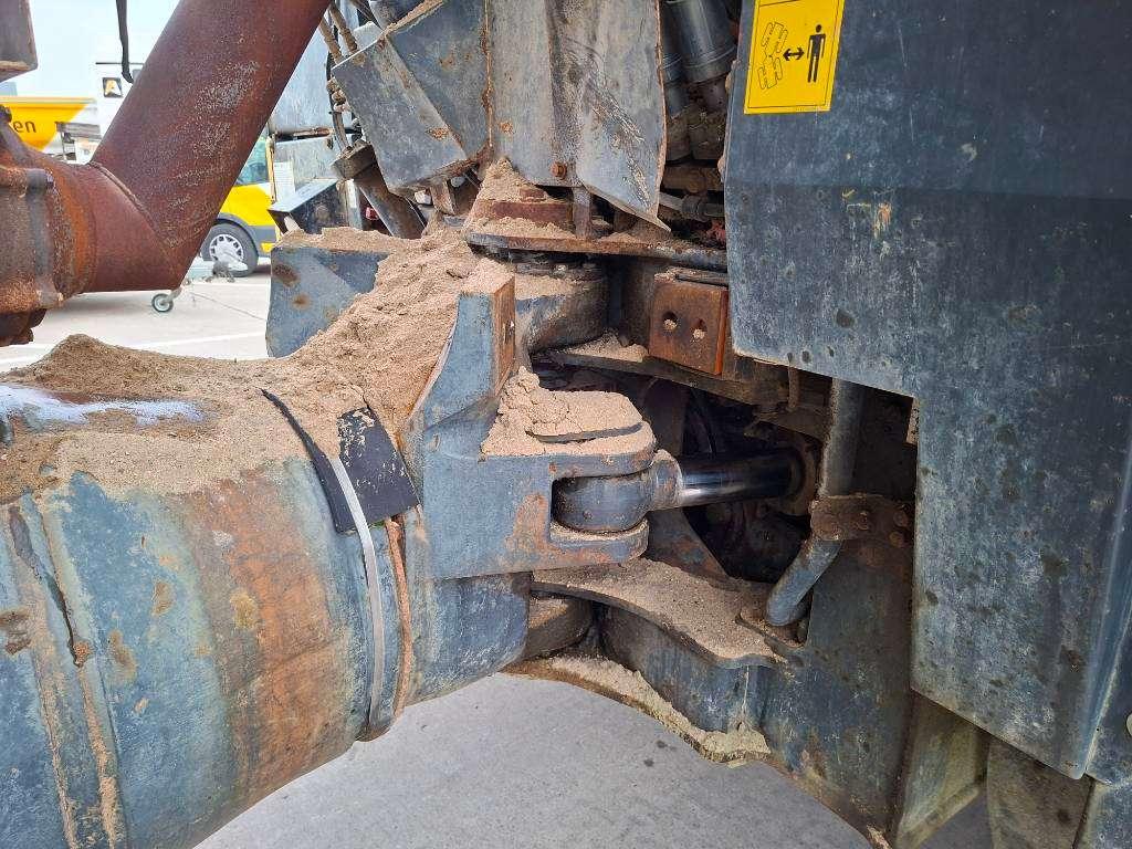 Komatsu HM300-3 Photo 16