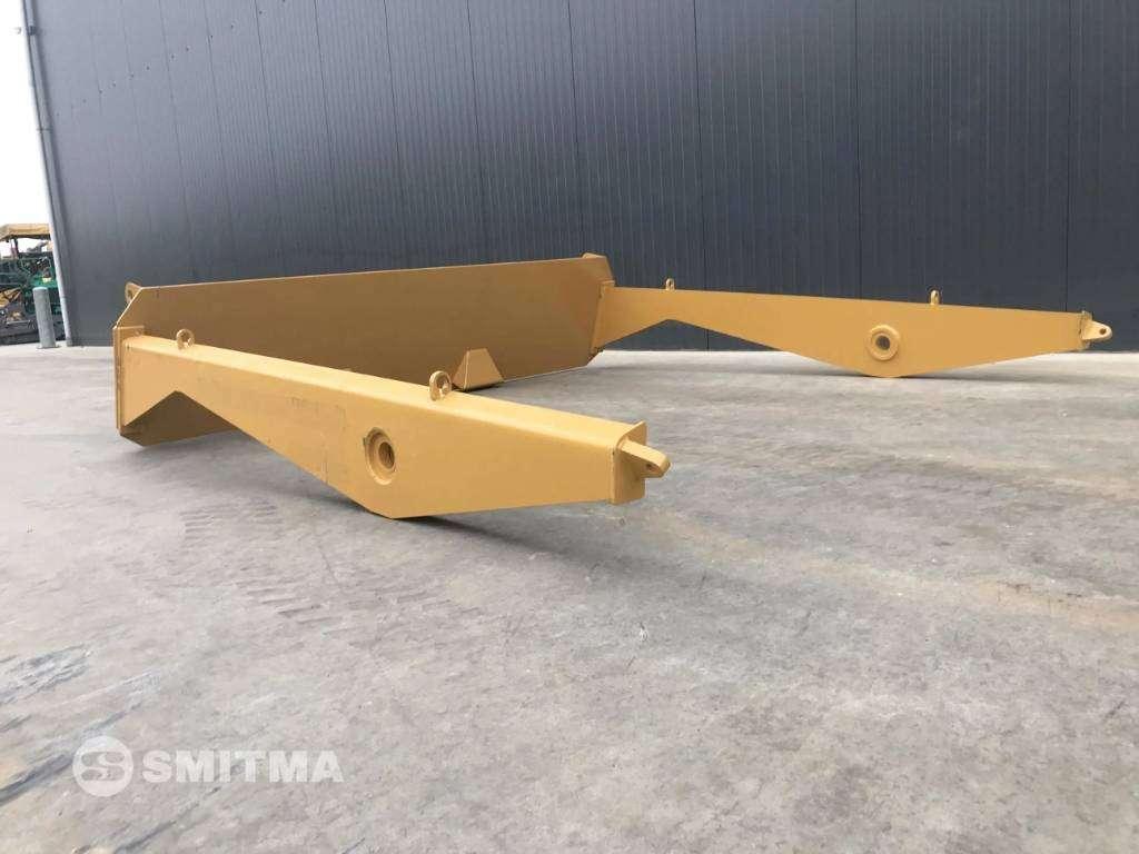 Rear hatch for Caterpillar 725C Photo 7