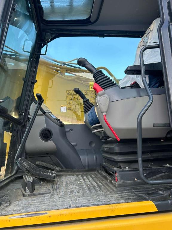 Komatsu HB365NLC-3E0 Photo 3