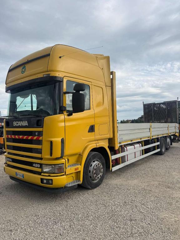 Scania 124L 420 Photo 3