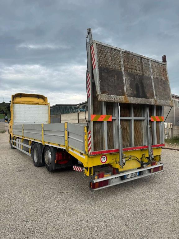 Scania 124L 420 Photo 8
