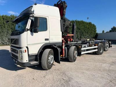 Volvo FM82 SCARRABILE CON GRU E POLIPO sold by Aurora Srl