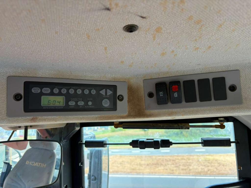 Hitachi ZW310-6 Photo 24