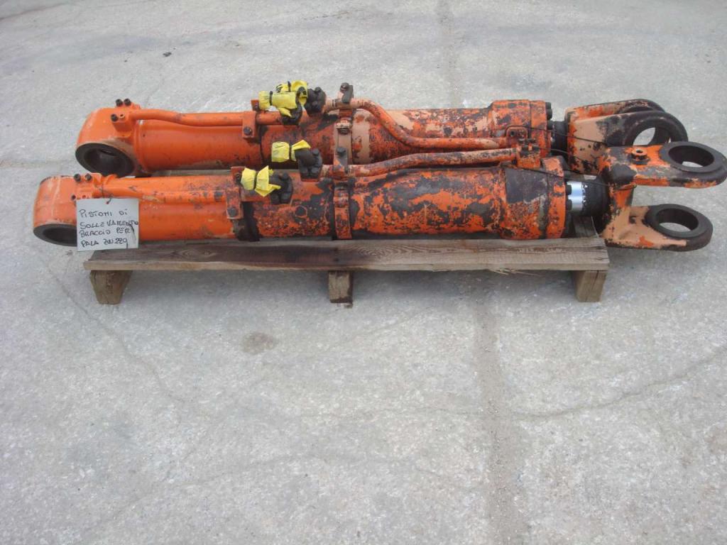 Lifting piston for Hitachi ZW220 Photo 3
