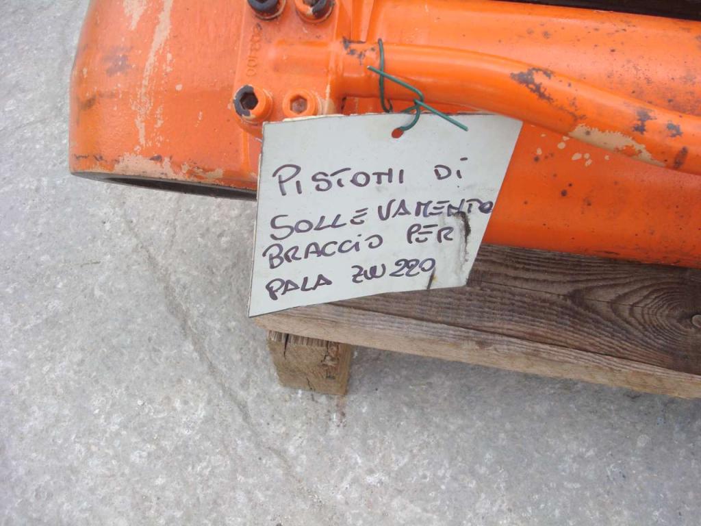 Lifting piston for Hitachi ZW220 Photo 5