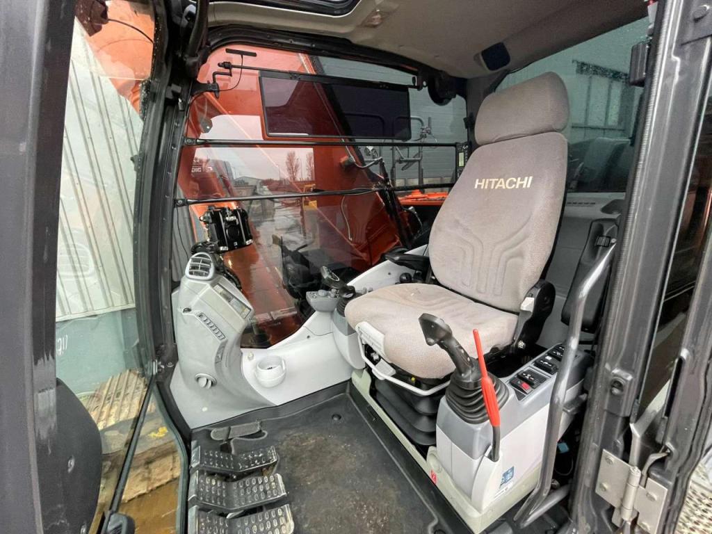 Hitachi ZX250LC-6 Photo 21