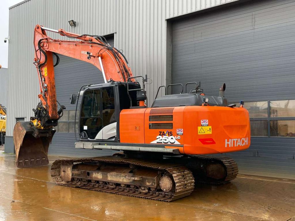 Hitachi ZX250LC-6 Photo 3