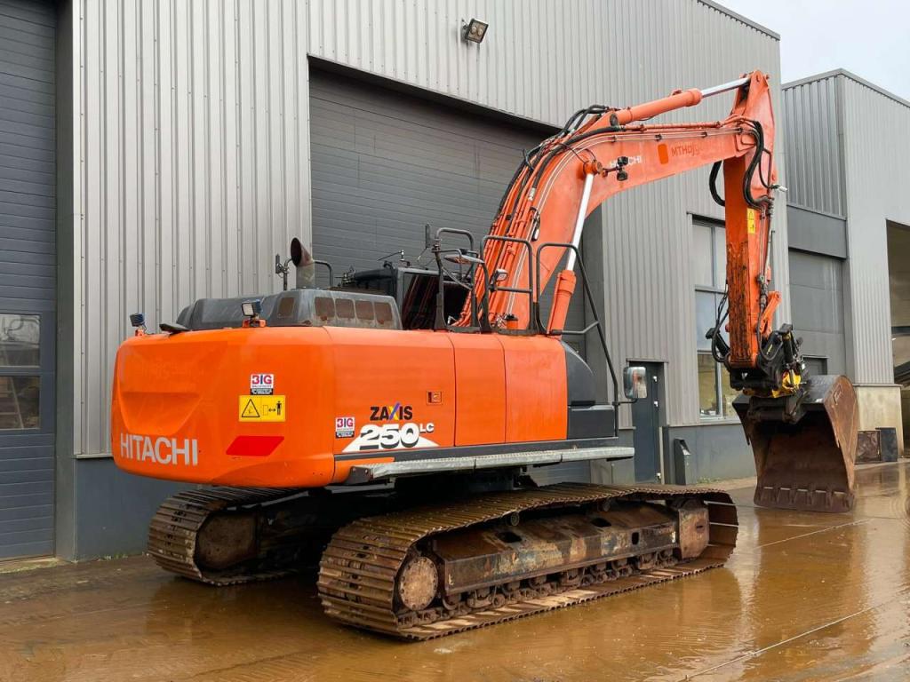 Hitachi ZX250LC-6 Photo 5