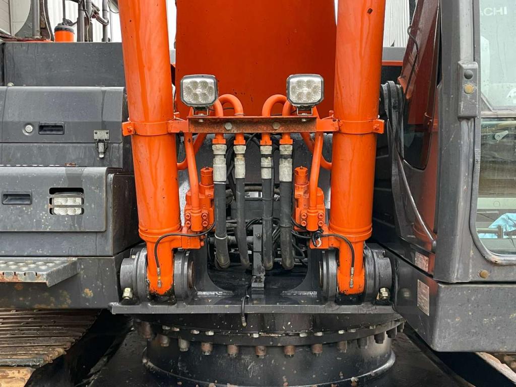 Hitachi ZX250LC-6 Photo 9