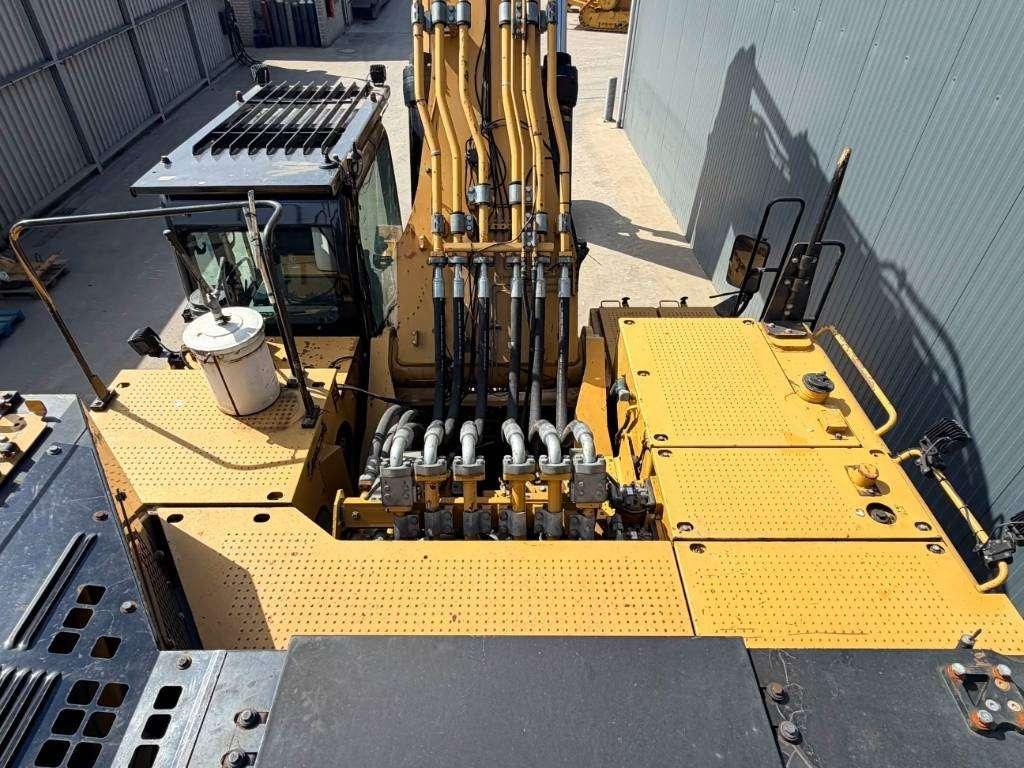 Caterpillar 374D L Photo 15