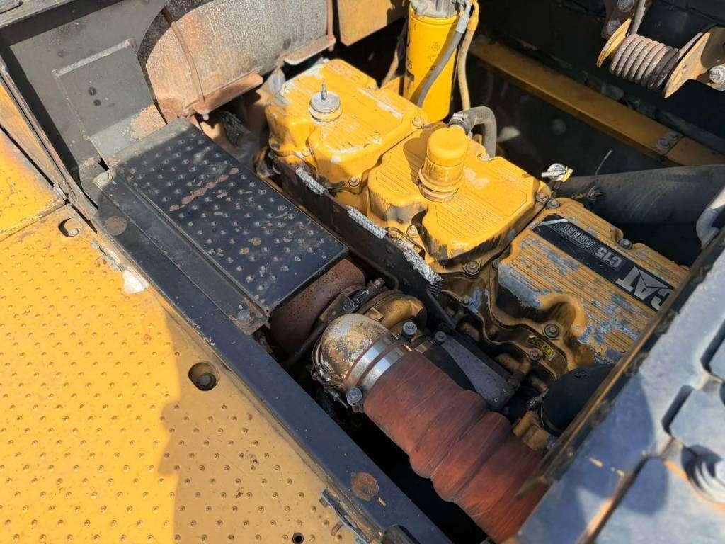 Caterpillar 374D L Photo 19