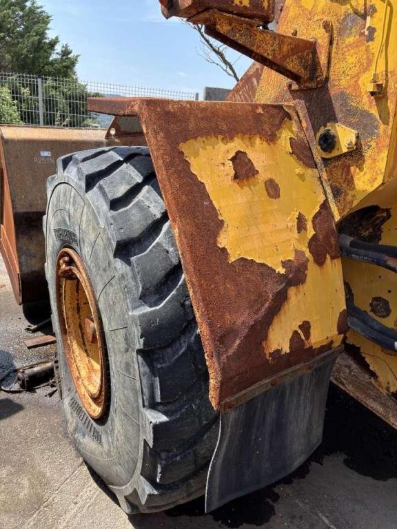 Volvo Front and rear mudguards for Volvo L120C and L120D. Photo 2