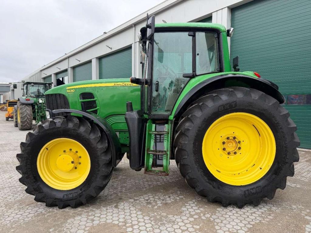 John Deere 7430 Excellent condition Photo 3