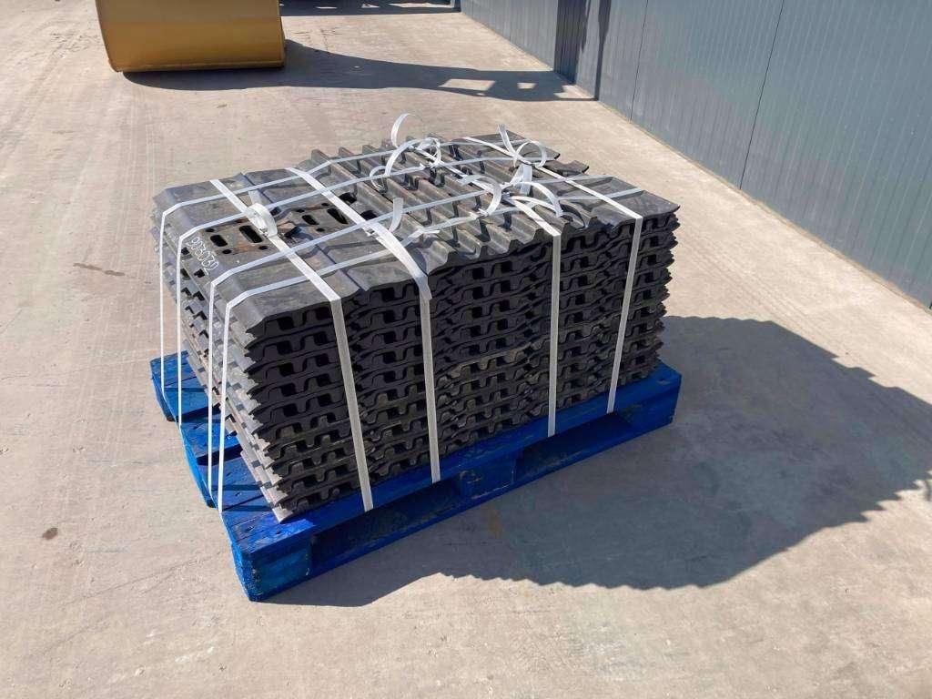 Undercarriage for Sany SY210 / SY230 700mm Shoes Photo 3