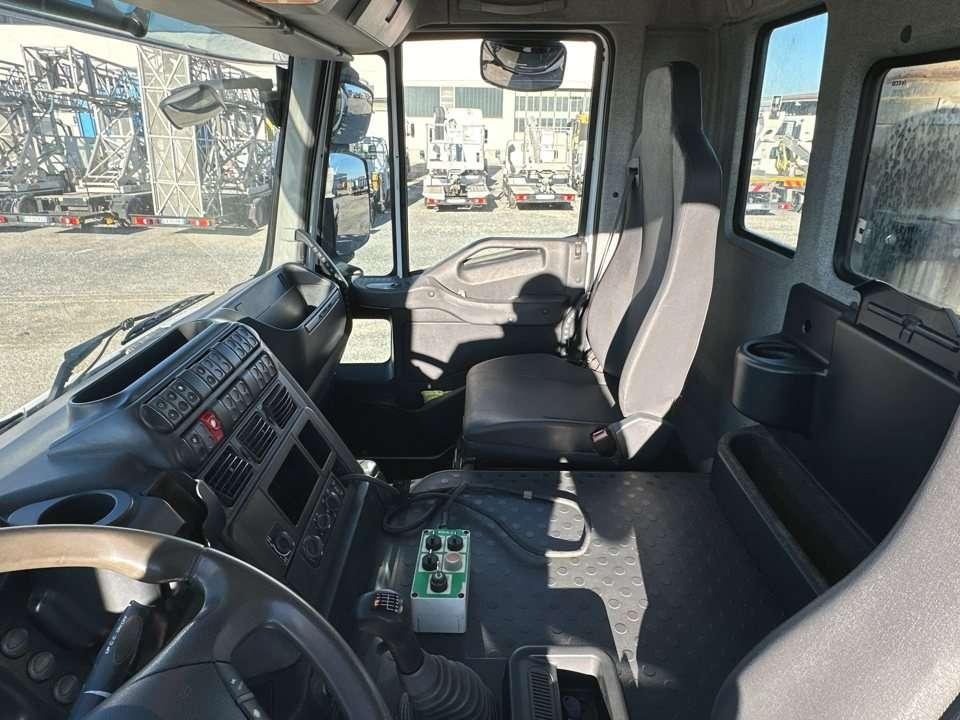 Iveco Trakker 450 6X4 Photo 13