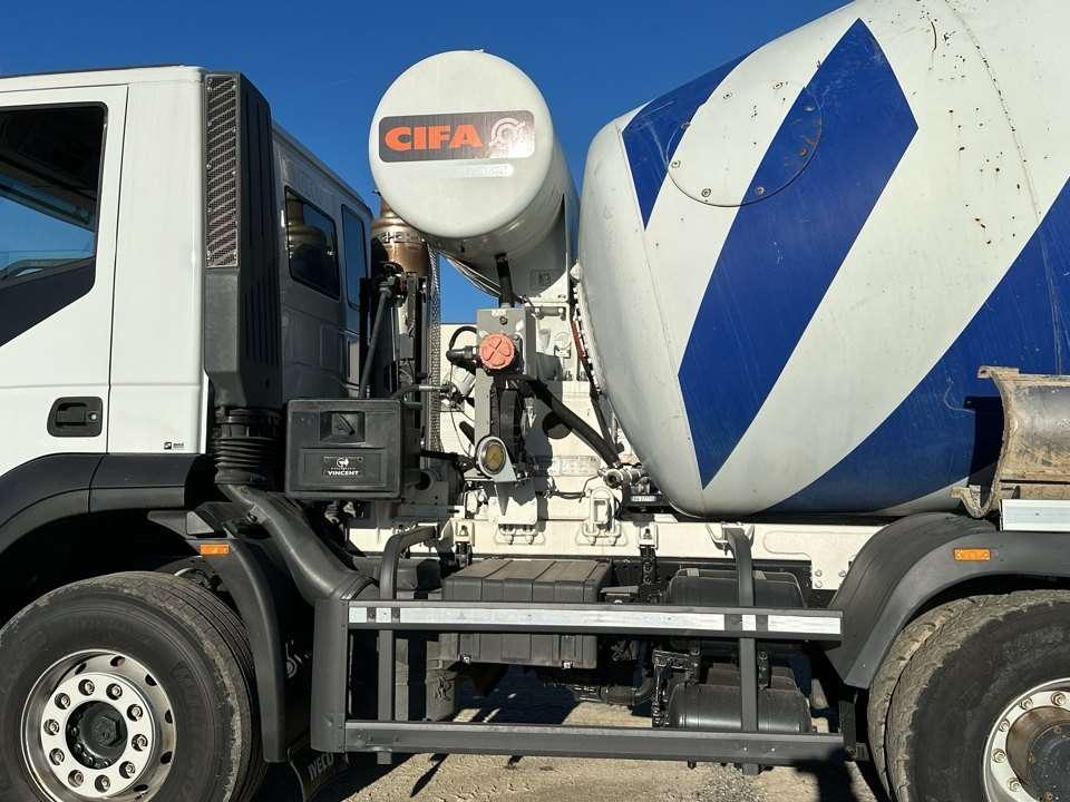 Iveco Trakker 450 6X4 Photo 4