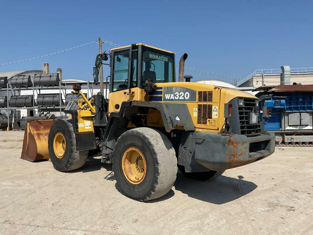 Komatsu WA320-5 Photo 4