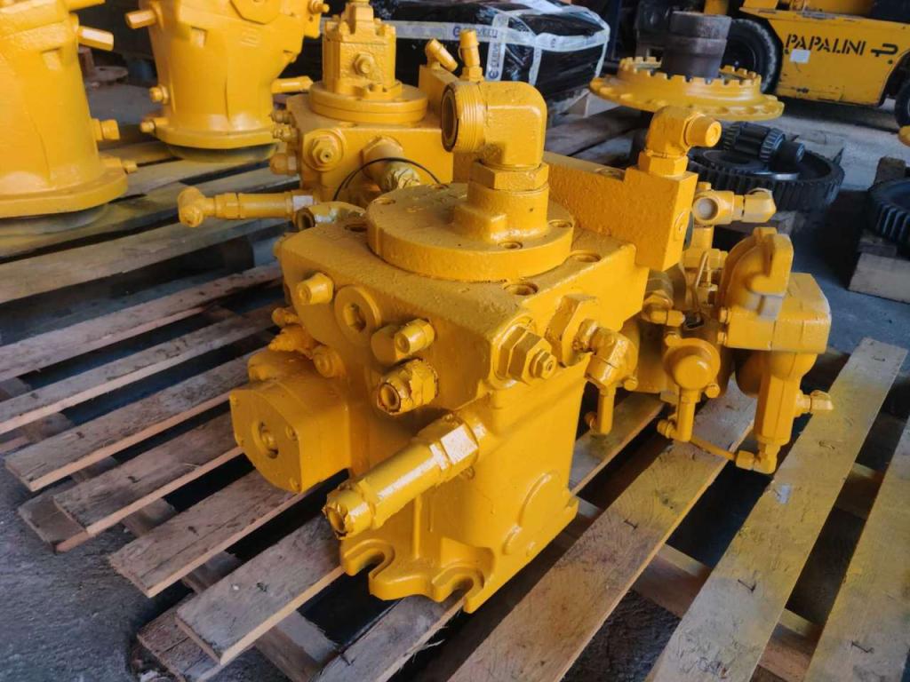 Hydraulic pump for Caterpillar 973C STEEL MILL Photo 1