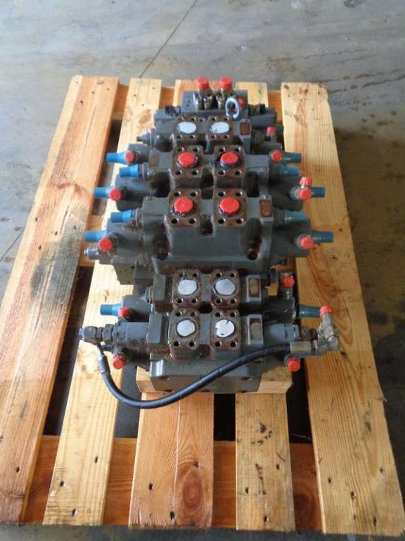 Hydraulic distributor for Liebherr 924 B Photo 2