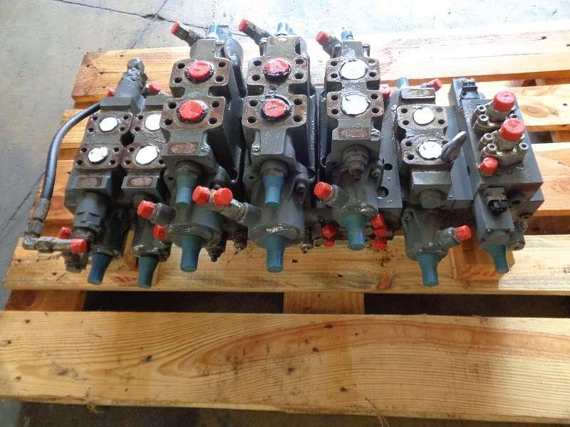 Hydraulic distributor for Liebherr 924 B Photo 4