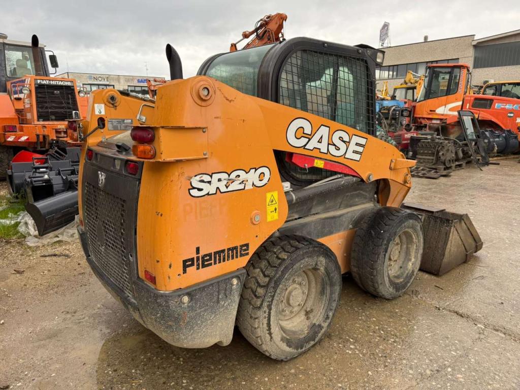 Case SR210B Photo 4
