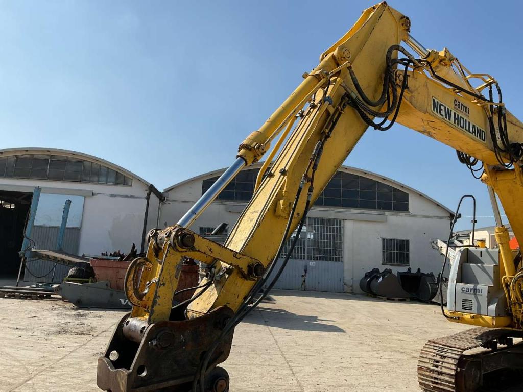 New Holland E145 Photo 6
