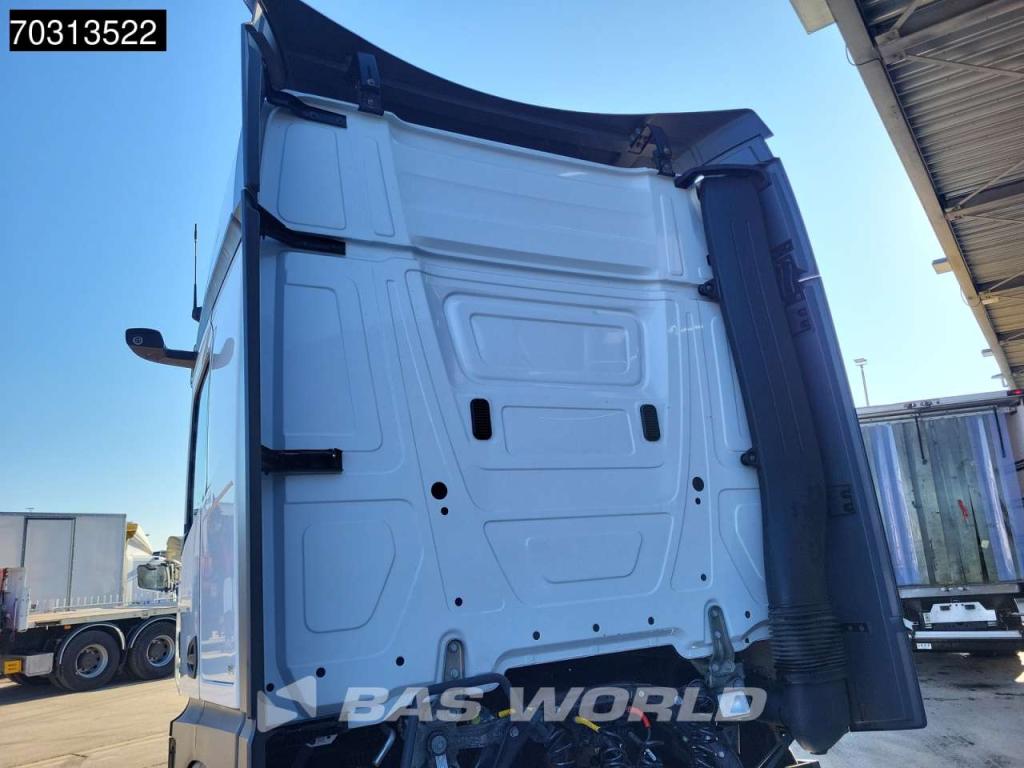 Mercedes-Benz Actros 1845 4X2 Bigspace Lowdeck Mirrorcam 2x Tank Photo 11