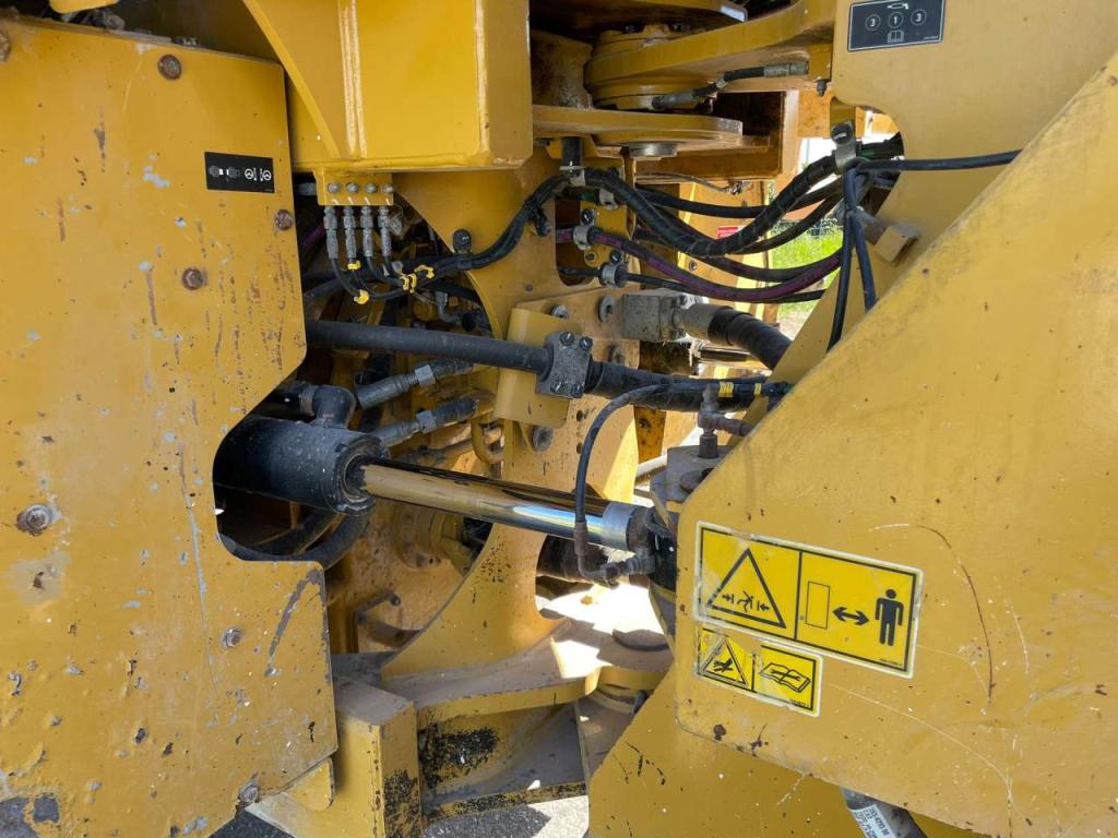 Caterpillar 966M Photo 15
