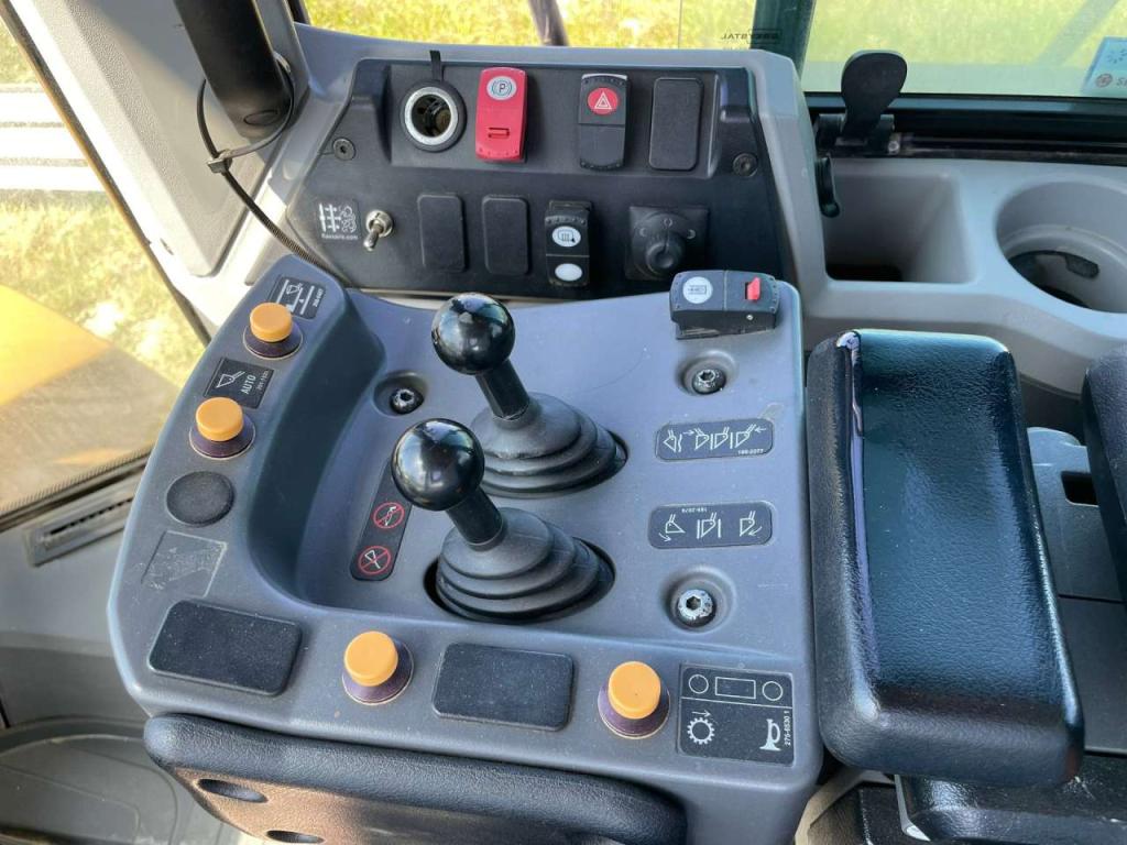Caterpillar 966M Photo 18