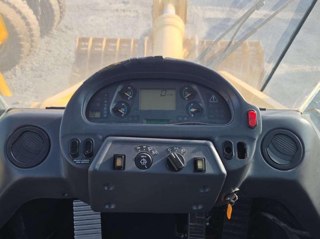 Komatsu WA600-6R Photo 14
