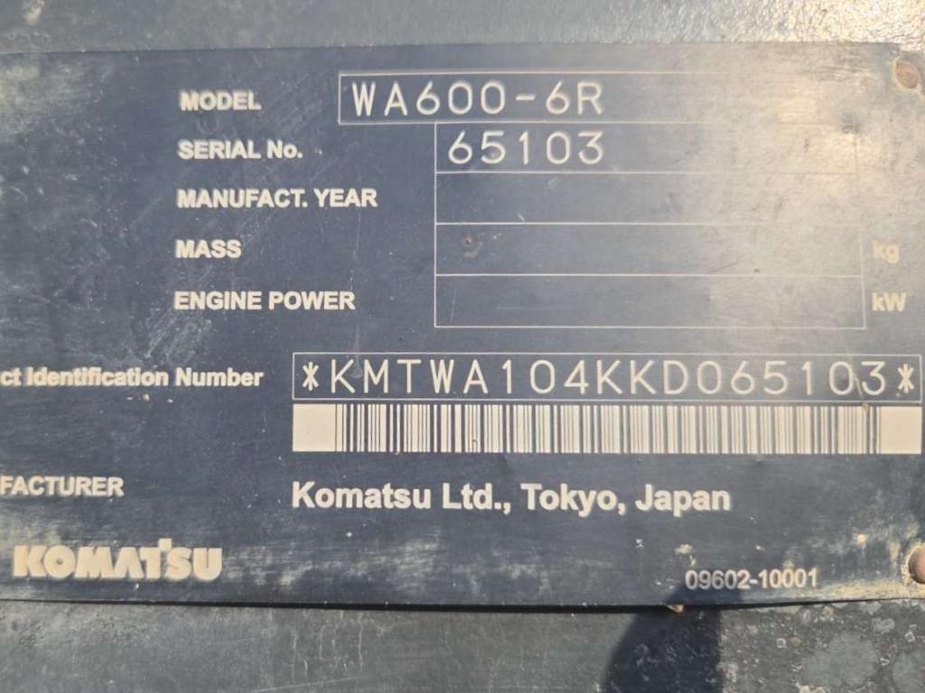Komatsu WA600-6R Photo 16