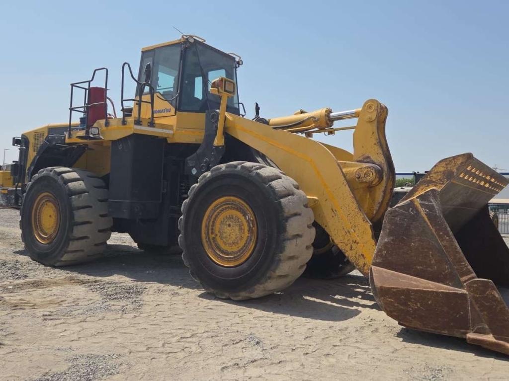 Komatsu WA600-6R Photo 2