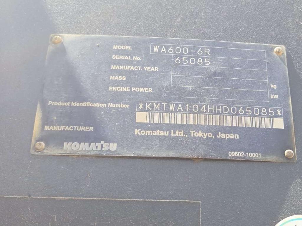 Komatsu WA600-6R Photo 7