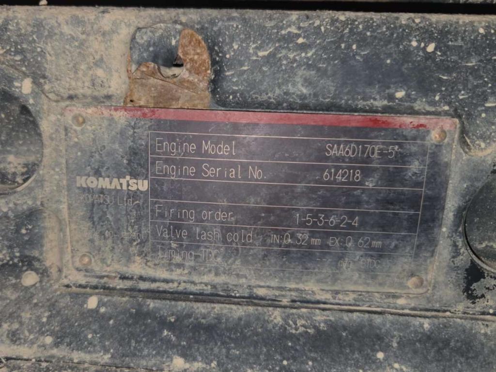 Komatsu WA600-6R Photo 8