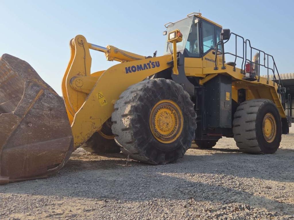 Komatsu WA600-6R Photo 9