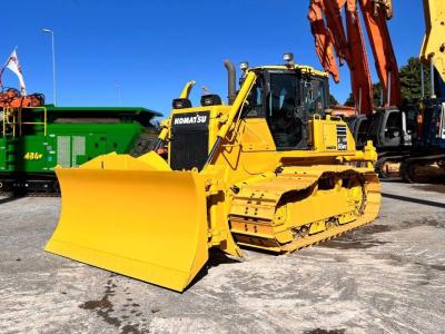 Komatsu D65 sold by Massucco T. Srl