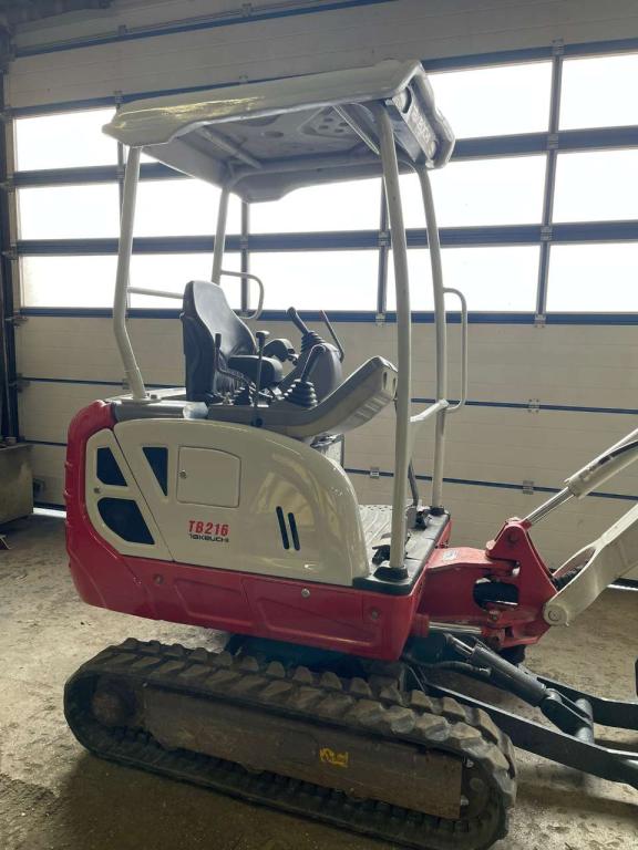 Takeuchi TB216 Photo 1