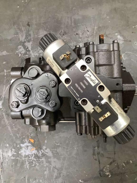 Hydraulic pump for Case Photo 2