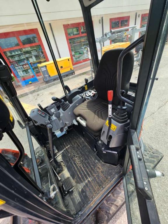 Kubota U27-4 Photo 6