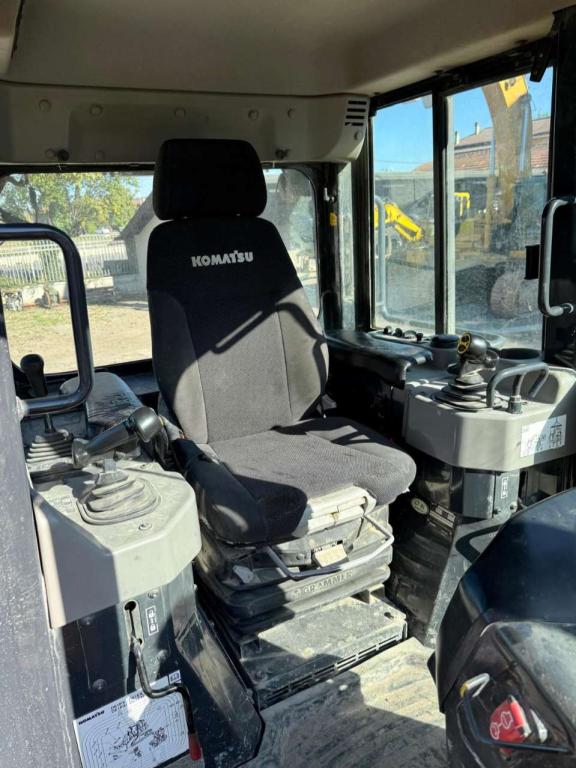 Komatsu D61EX-24 Photo 17
