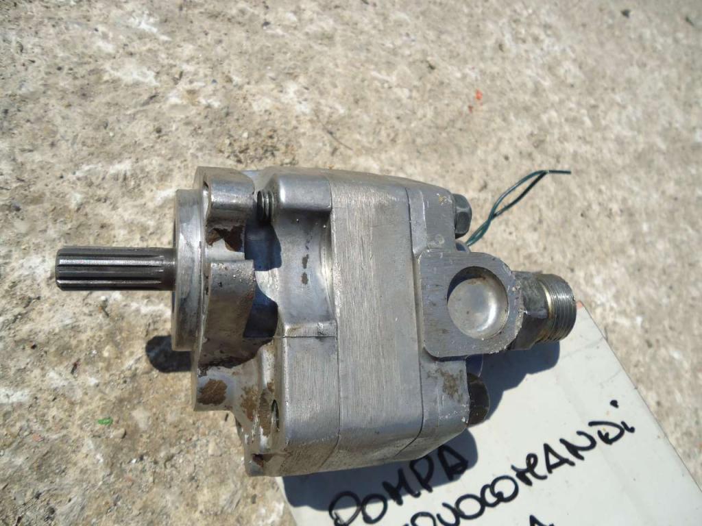 Servocontrol hydraulic pump for Fiat Hitachi W130 Photo 3