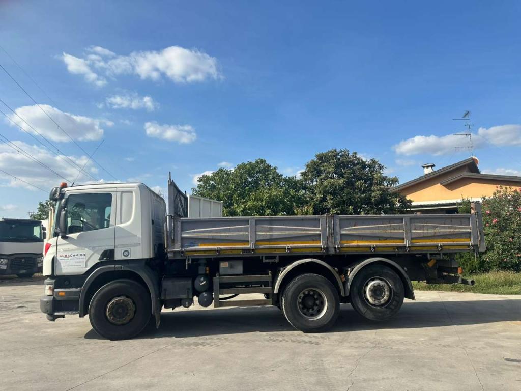 Scania 320 Photo 3