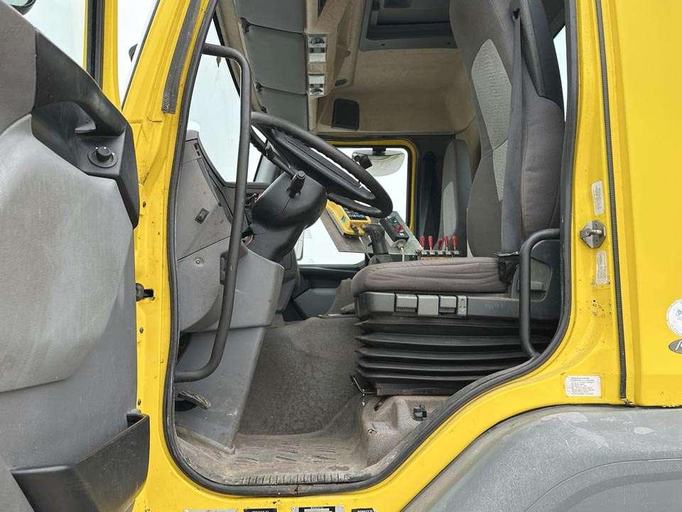 Renault 370 DCI 6x4 Photo 12