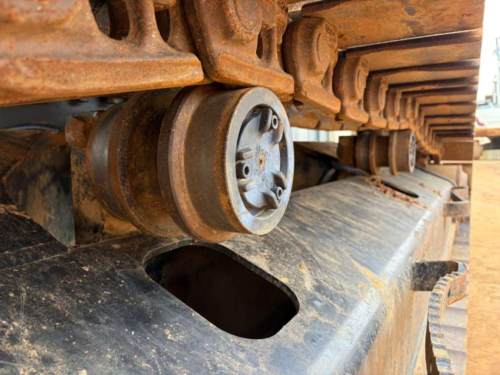 Caterpillar 330GC Photo 13
